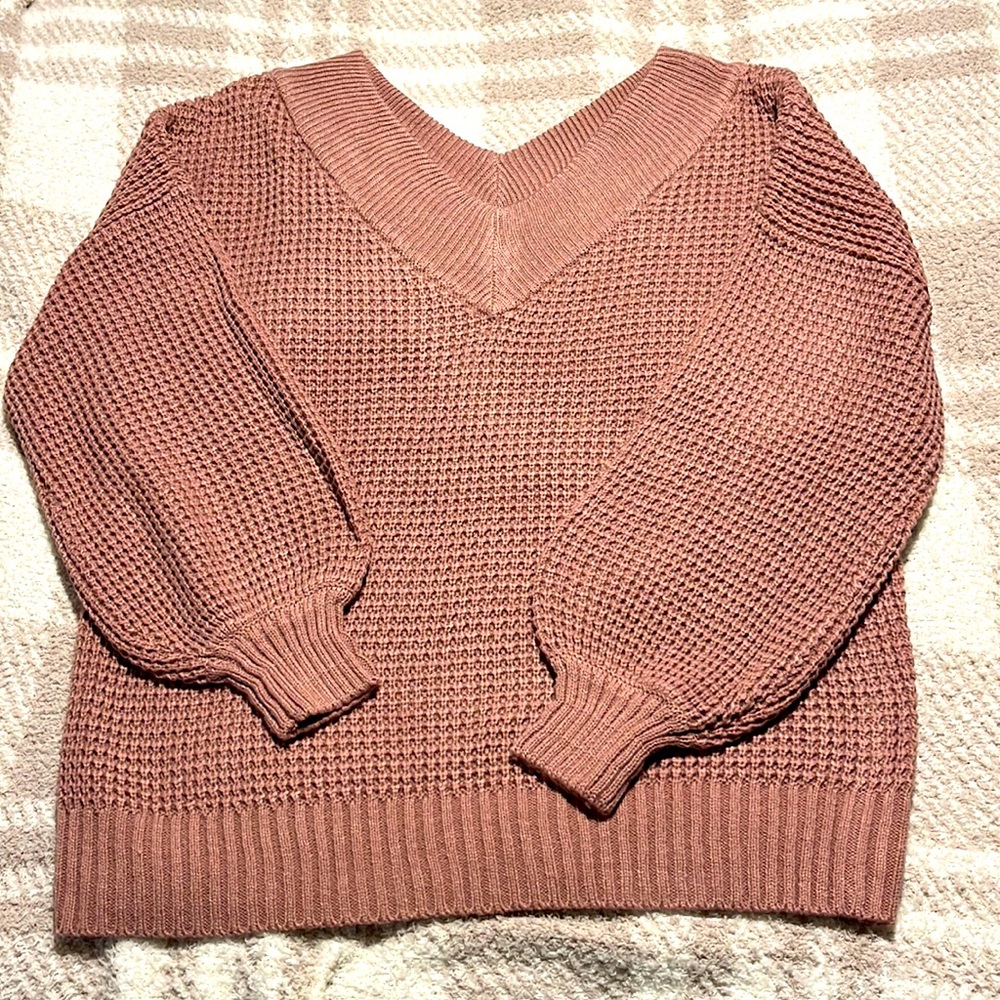Women’s double V Zenana Sweater - NWOT small